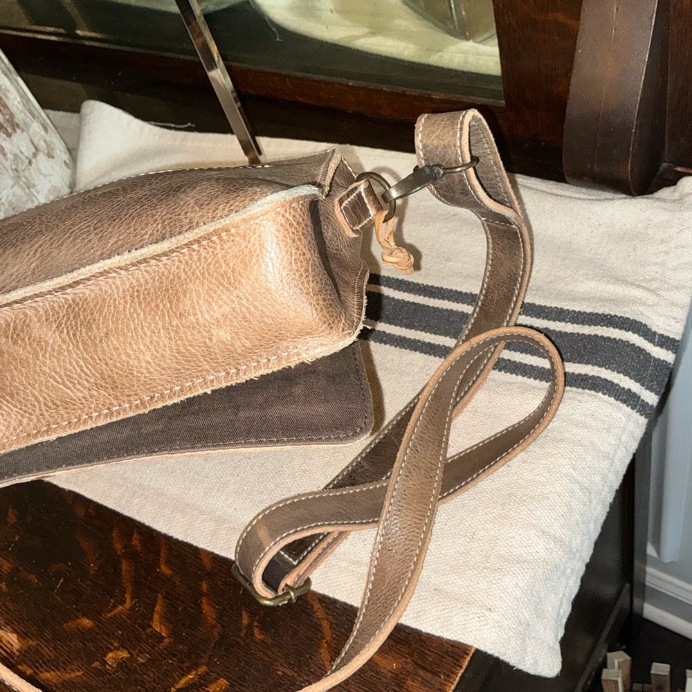 Bed Stu Aruba Leather Woven Taupe Crossbody Clutch Bag Retail $220 - Picture 7 of 16